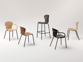 Szene mit verschiedenen Versionen der Stühle S220 von Thonet.