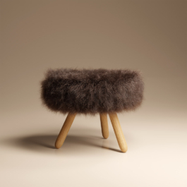 Hocker mit Fake-Fur und Holzbeinen in dunkelbraun